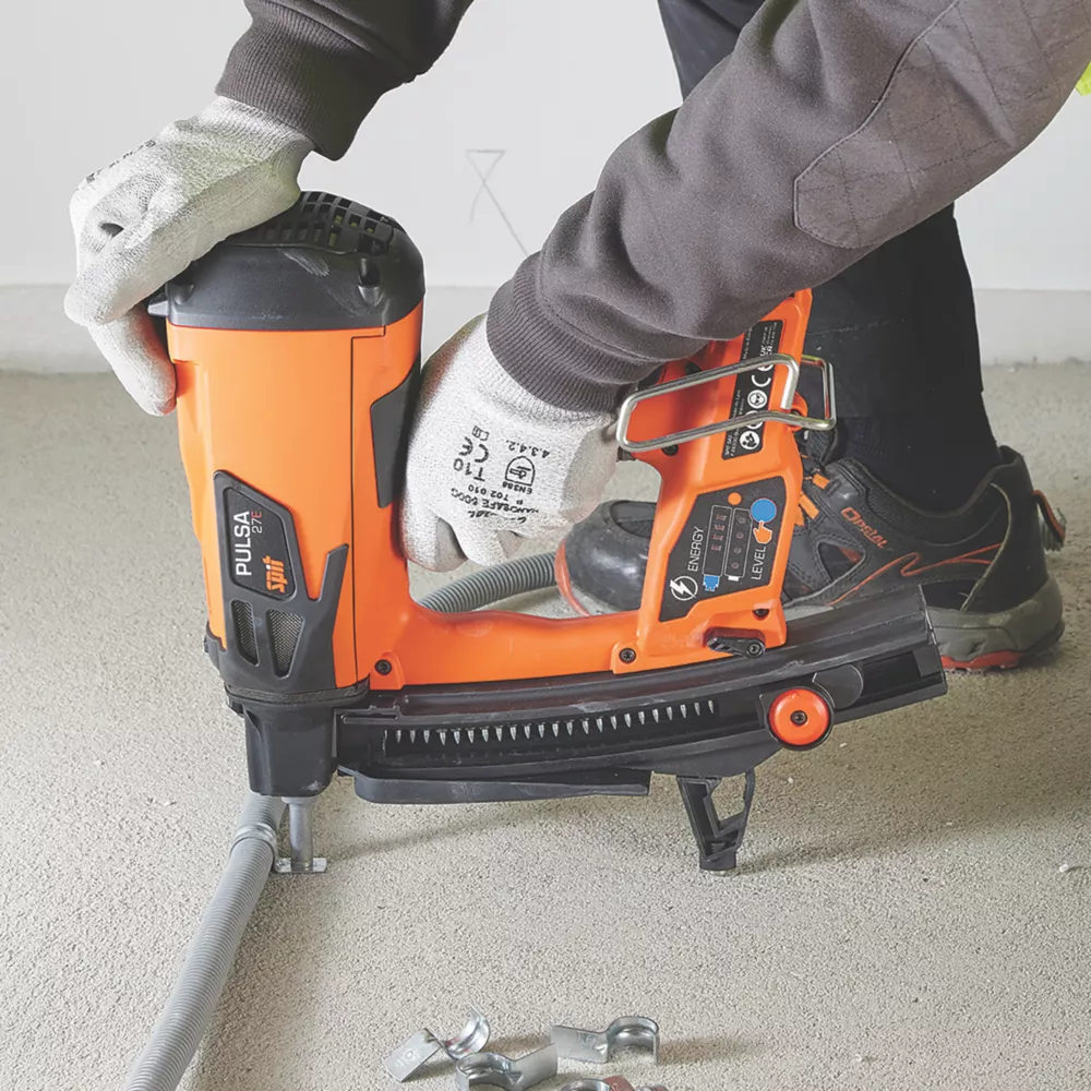 Spit Round 10mm Pulsa P Conduit Clips 300 Pack - Image 3