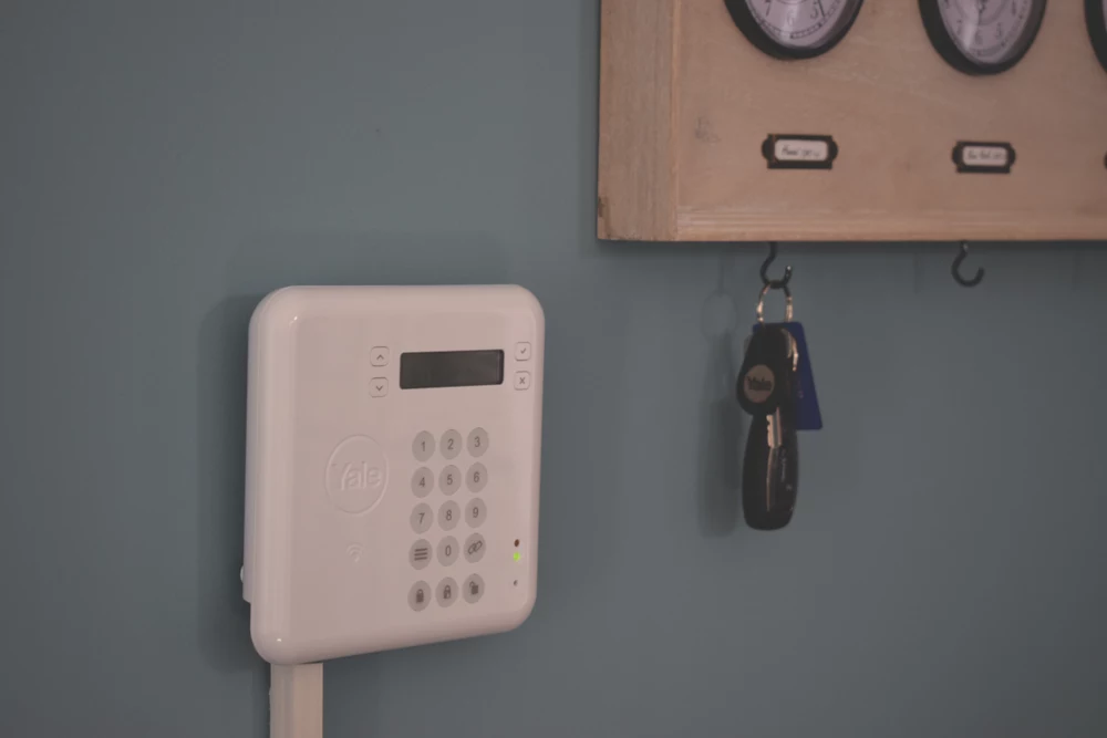 Yale Premium+ Burglar Alarm Kit - Image 3