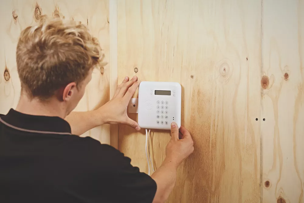 Yale Premium+ Burglar Alarm Kit - Image 7